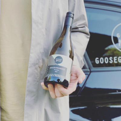 Weinflasche mit Etikett von GOOSE Gourmet