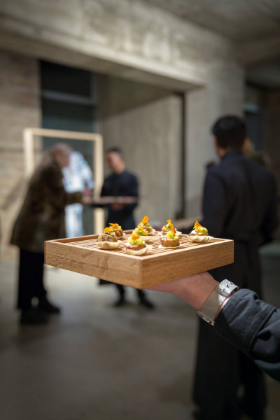 Canapes werden auf einem Event ausgetragen