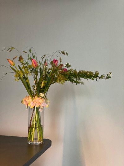 Blumenstrauß in einer Glasvase