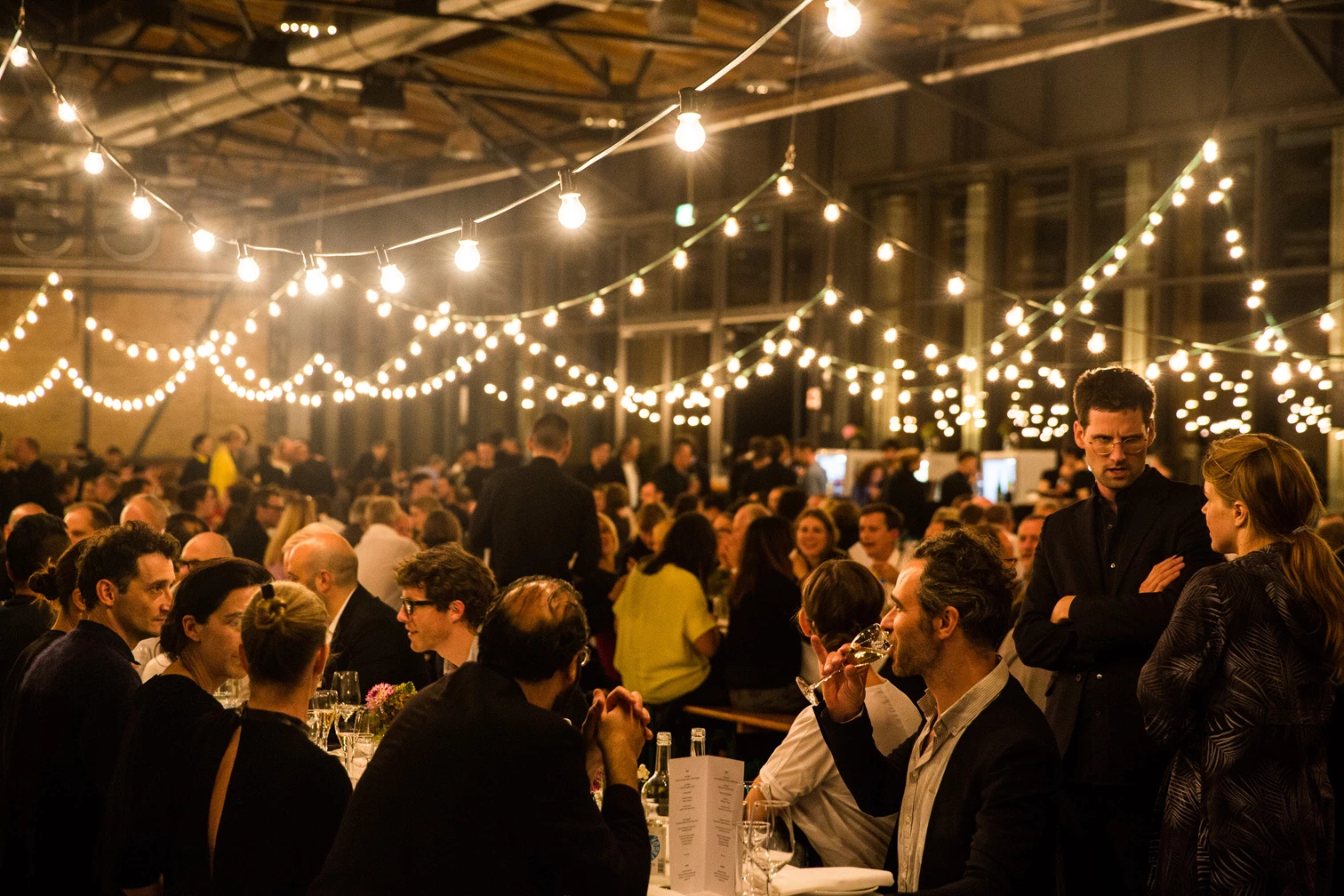 Catering Frankfurt – Hochzeit mit Menschen in einer Eventlocation in Frankfurt