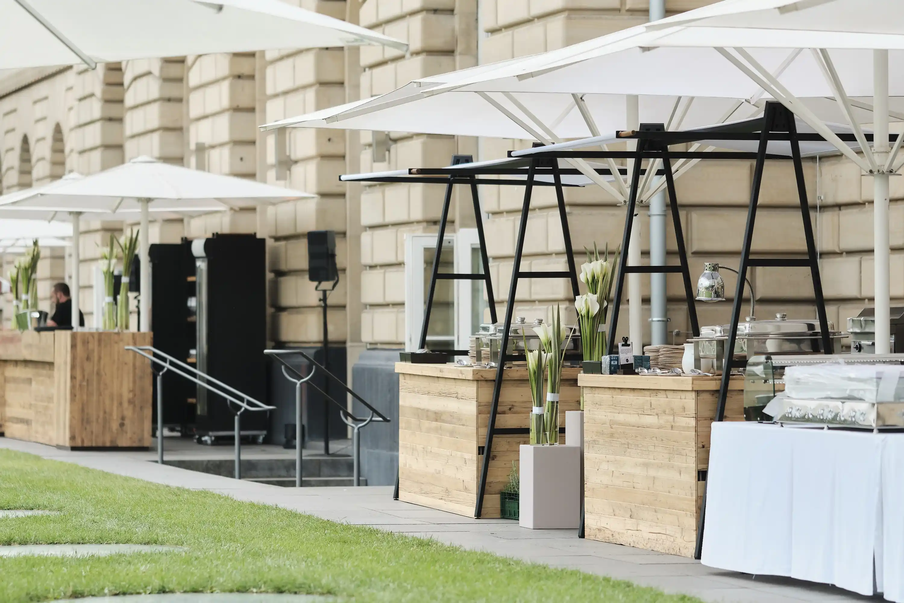 Catering Frankfurt – Grillbuffet Catering in einem Garten in Frankfurt