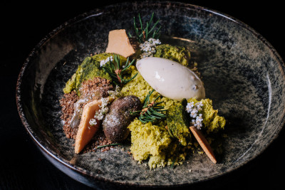 Angerichteter Teller für ein Dinner beim Restaurant Festival