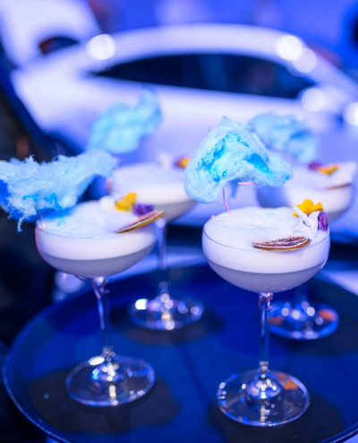 Cocktails with cloud decoration
