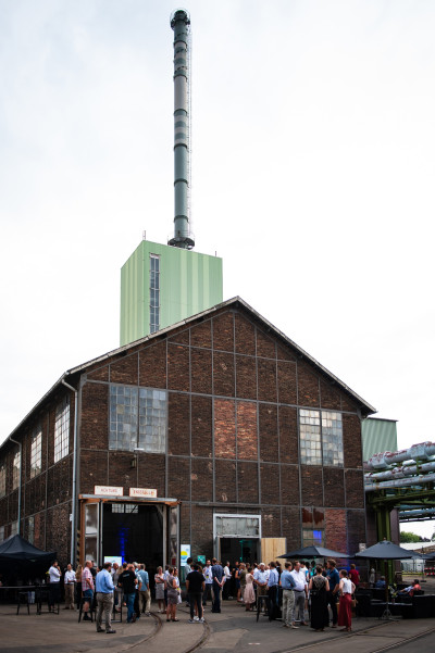 Außenfassade eines Fabrikgebäudes auf dem Westside Geländes